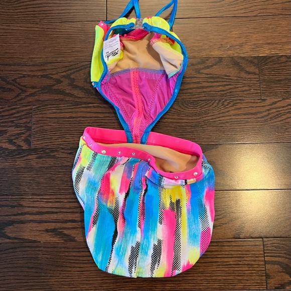 Dance coustume - Picture 2 of 3